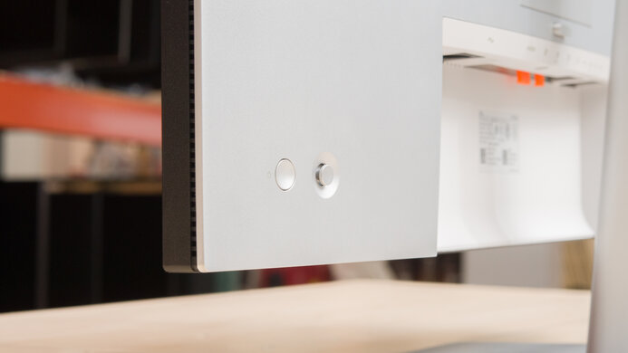 Dell U2723QE Controls Picture