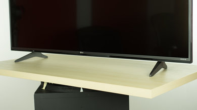 LG UF6800 Stand Picture