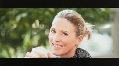 Samsung NU7300 Reflections Picture