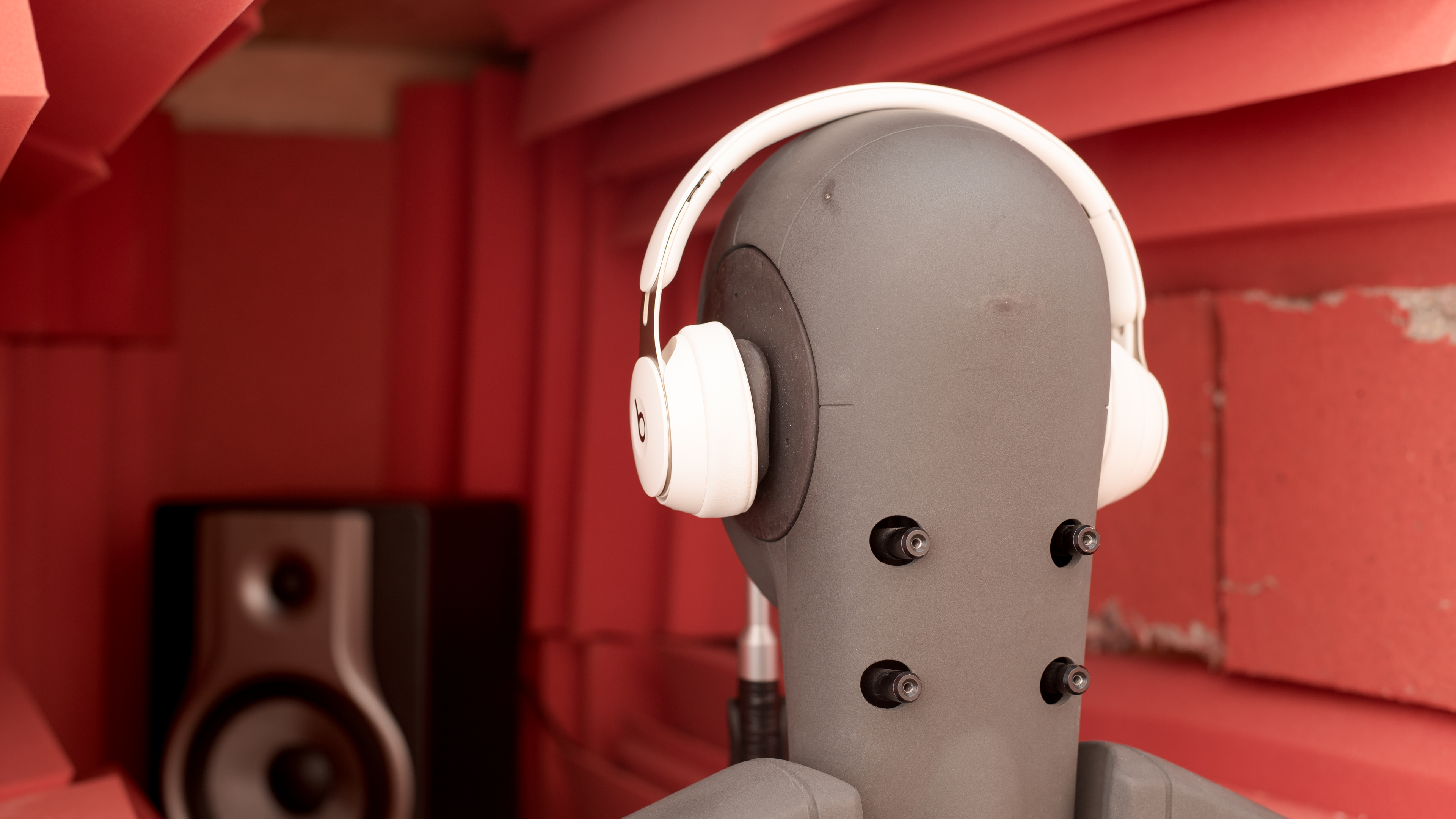 Beats Solo Pro Review - RTINGS.com