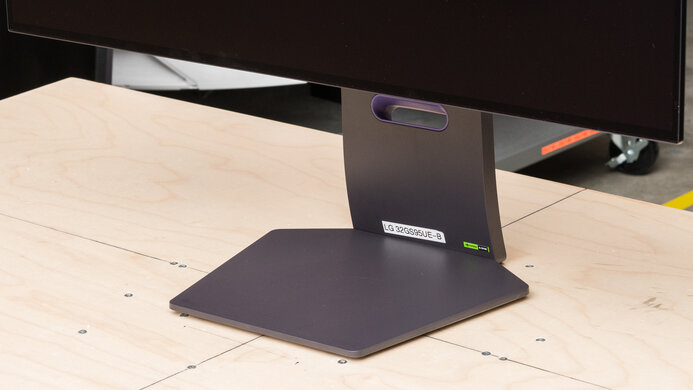 LG 32GS95UE-B Stand Picture