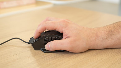 Redragon M908 Claw Grip Picture