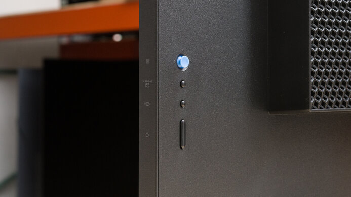 Lenovo Legion Y32p-30 Controls Picture
