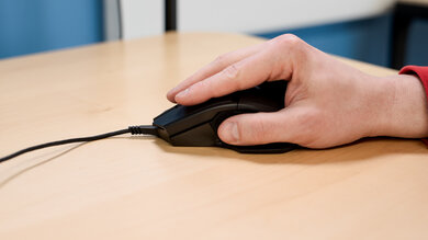 Cooler Master MM830 Fingertip Grip Picture