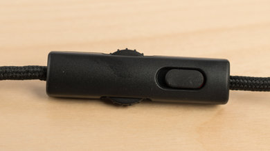 Razer Kraken Pro V2 Controls Picture