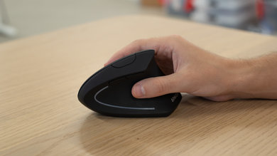 Anker Wireless Vertical Mouse Fingertip Grip Picture