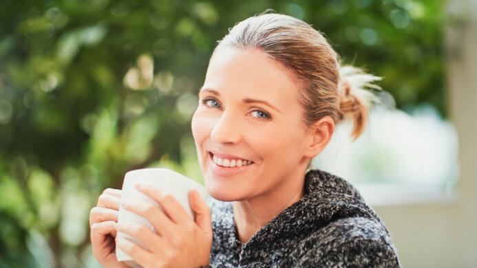 Samsung Odyssey G65D S32BG65D Average Room