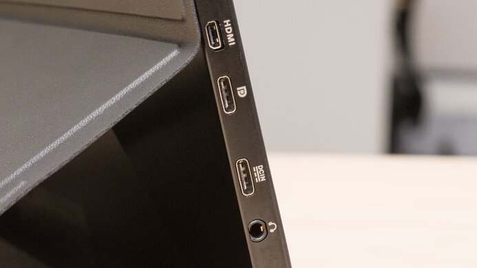 ASUS ROG Strix XG17AHPE Inputs 1