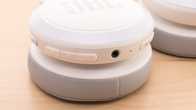 JBL Live 400BT Wireless Controls Picture