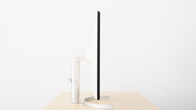 LG 32UL950-W Thickness Picture