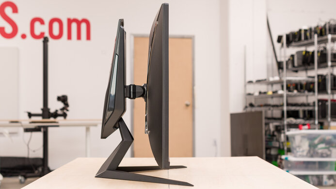 Gigabyte AORUS FI32U Thickness Picture