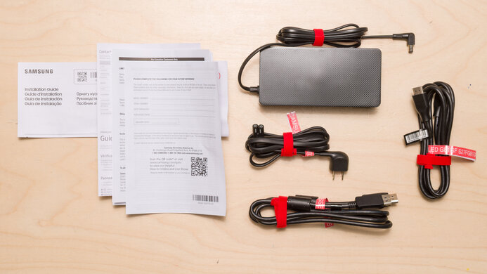 Samsung Odyssey OLED G81SF S27FG810S In The Box Picture