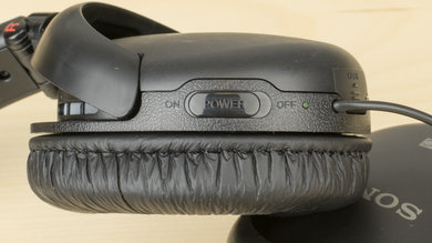 Sony MDR-NC8 Controls Picture