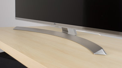 LG UH8500 Stand Picture