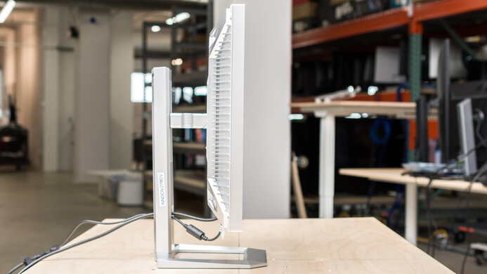 INNOCN 27M2V Thickness Picture