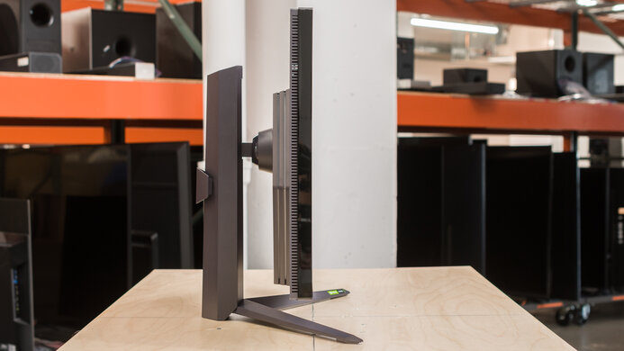 LG 32GQ950-B Thickness Picture