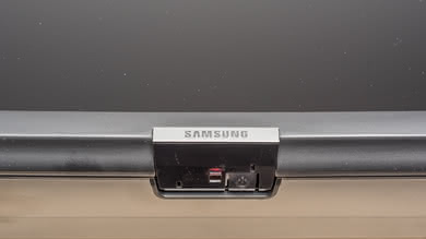 Samsung NU7300 Controls Picture