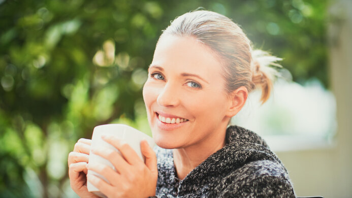 ASUS ROG Strix XG27UQR Average Room