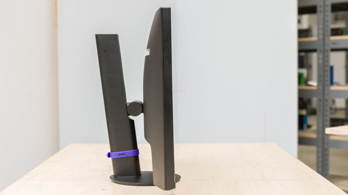 Sony INZONE M9 II Thickness Picture