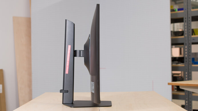 Samsung Odyssey G70D S32DG70 Thickness Picture