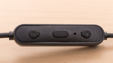 AUKEY Latitude Controls Picture