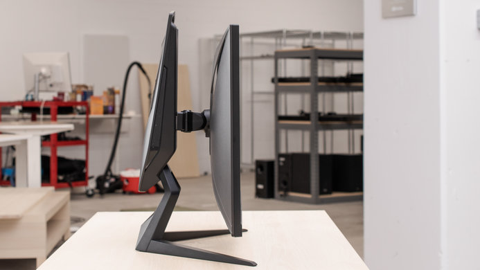 Gigabyte AORUS FI27Q Thickness Picture