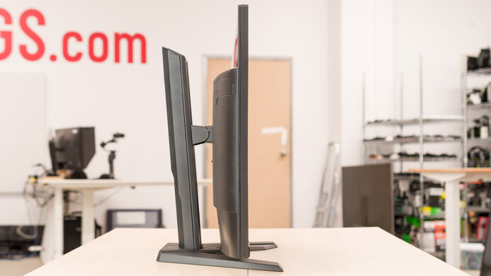 Gigabyte M32Q Thickness Picture