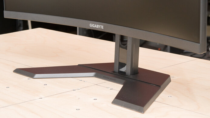 Gigabyte M32UC Stand Picture
