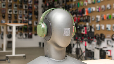 Skullcandy Riff Wireless 2 Angled Picture