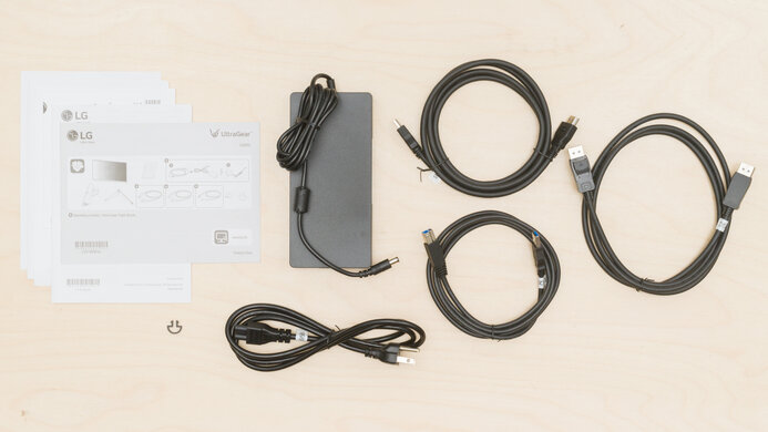 LG 32GQ950-B In The Box Picture