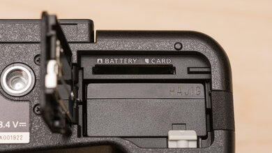 Panasonic LUMIX FZ1000 II Card Slot Picture
