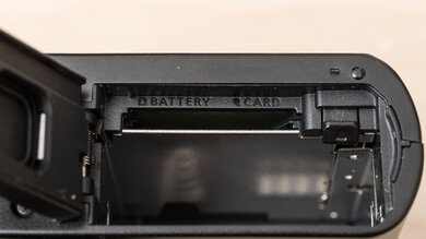 Leica D-Lux 7 Card Slot Picture