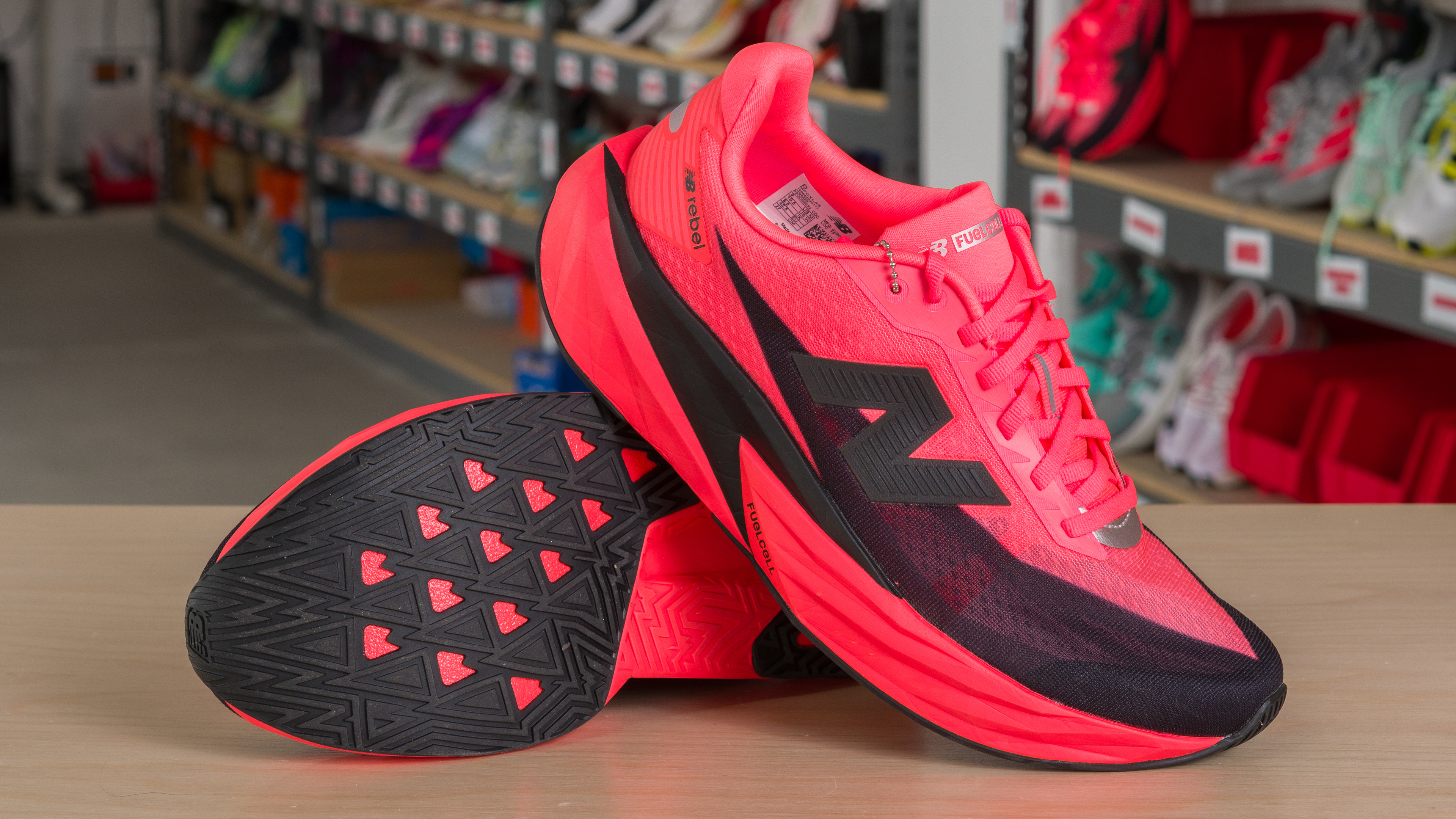 スパイク・シューズ New Balance Fuelcell Rebel V4 ニューバランス『FuelCell Rebel v4』はさらに使いやすく進化