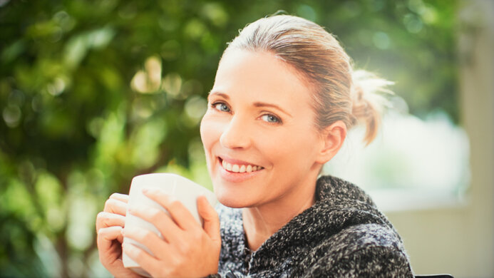 ASUS ROG Strix XG27UQ Average Room