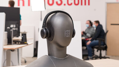 JBL Live 460NC Wireless Angled Picture