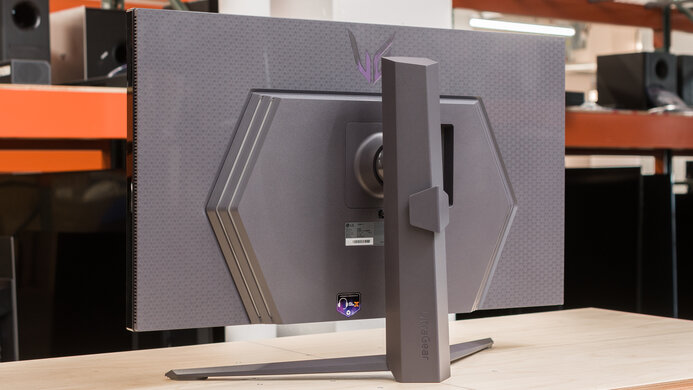 LG 32GQ950-B Back Picture