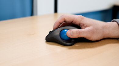 Logitech M570 Claw Grip Picture