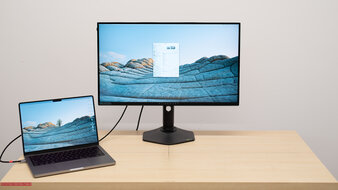 Dell Alienware AW2725QF Display Picture