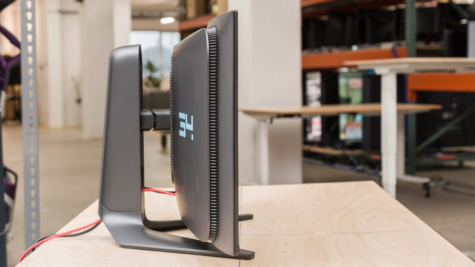 Dell Alienware AW3423DWF Thickness Picture