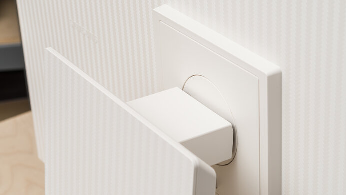 Samsung Smart Monitor M80D S32DM80 Ergonomics Picture