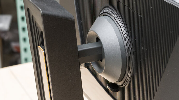 Gigabyte AORUS FO32U2P Ergonomics Picture