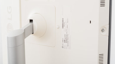 LG 32UL950-W Ergonomics Picture