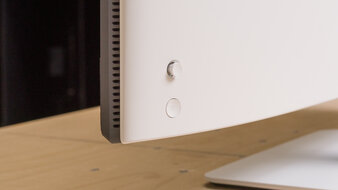 Dell S3225QC Controls Picture