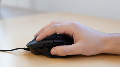 Razer Basilisk Fingertip Grip Picture