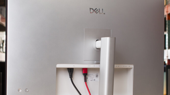 Dell U3225QE Build Quality Picture