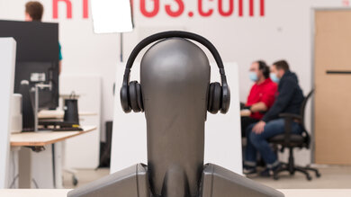 JBL Live 460NC Wireless Rear Picture