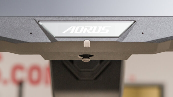 Gigabyte AORUS FI32U Controls Picture