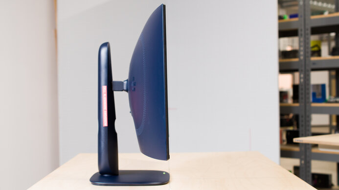 Dell Alienware AW3425DW Thickness Picture