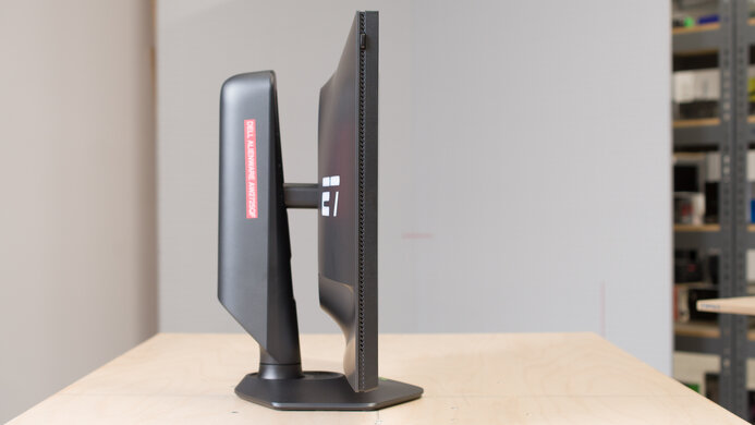 Dell Alienware AW2725QF Thickness Picture