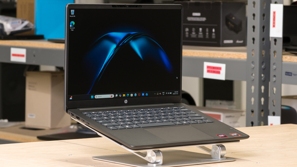 بررسی HP OmniBook 3 14 (2025).